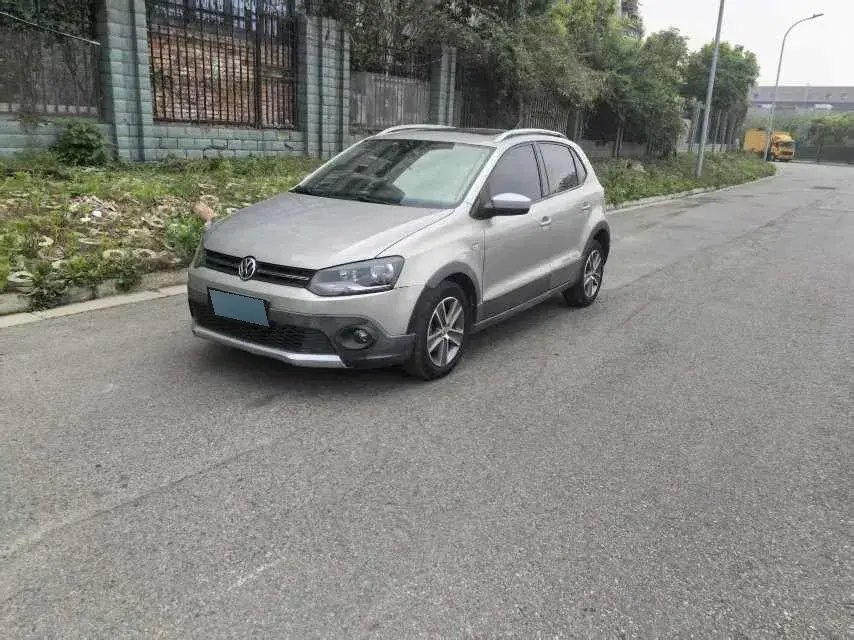 2012 Volkswagen Polo 1.6L 105HP L4 5MT