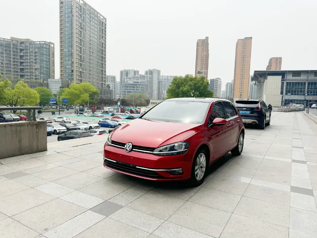 2012 Volkswagen Golf 1.6L 105HP L4 6AT