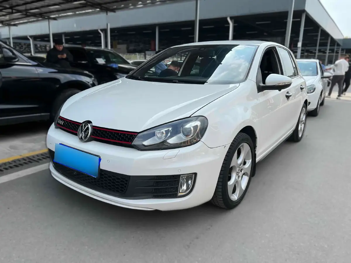 2010 Volkswagen GolfGTI 2.0T 200HP L4 6DCT