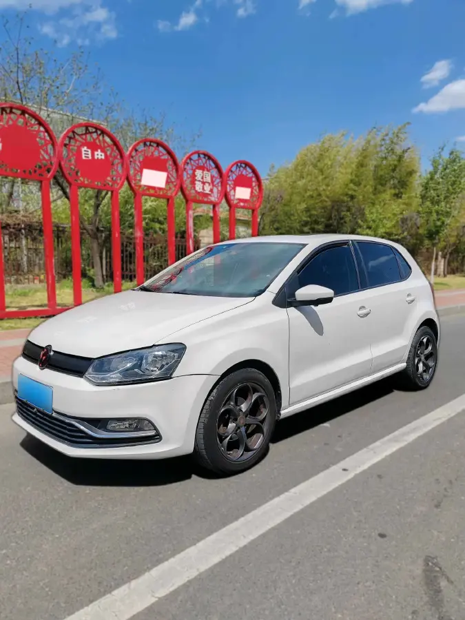 2016 Volkswagen Polo 1.6L 110HP L4 5MT