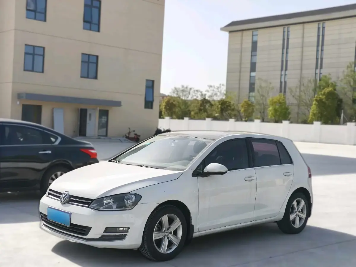 2011 Volkswagen Golf 1.6L 105HP L4 5MT