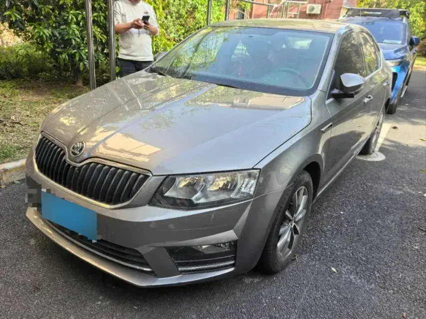 2017 Skoda Octavia 1.6L 110HP L4 5MT