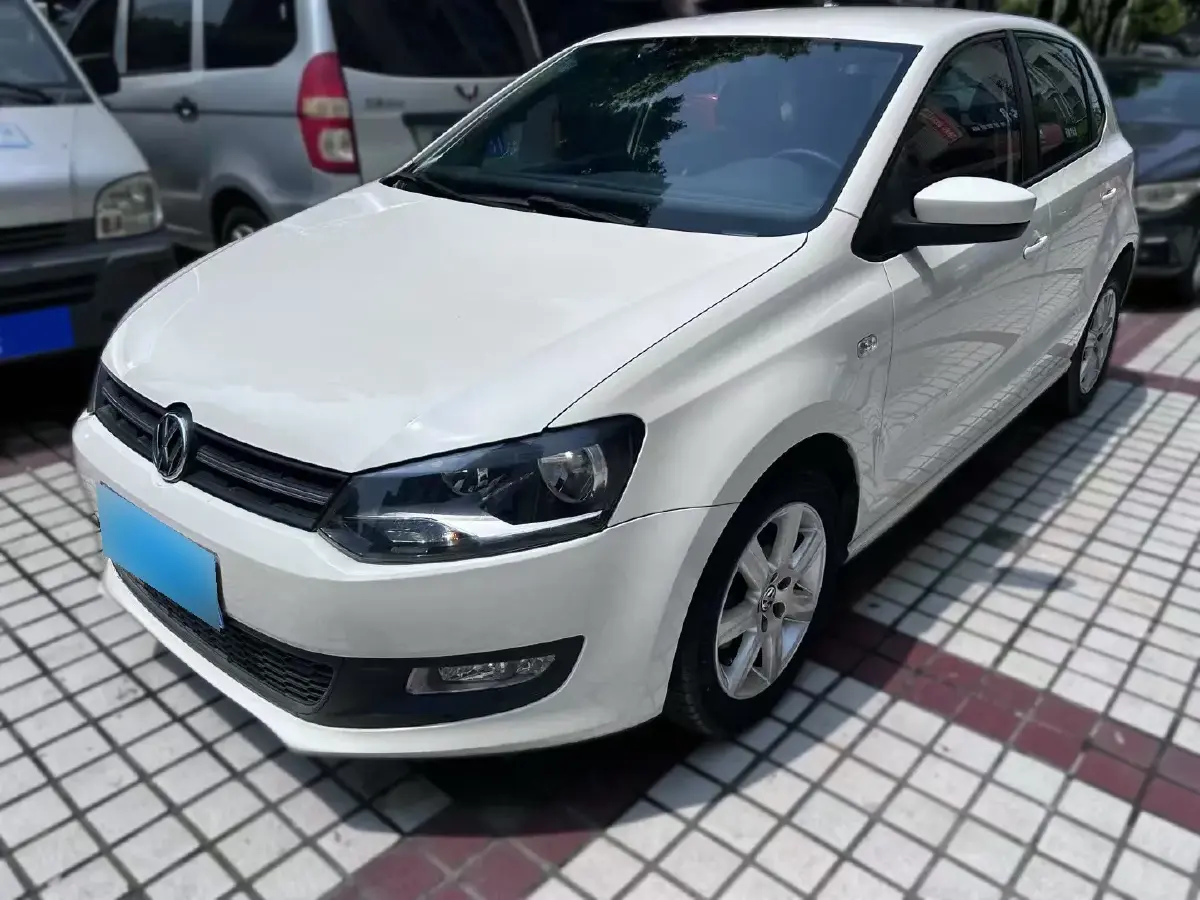2013 Volkswagen Polo 1.4L 86HP L4 5MT