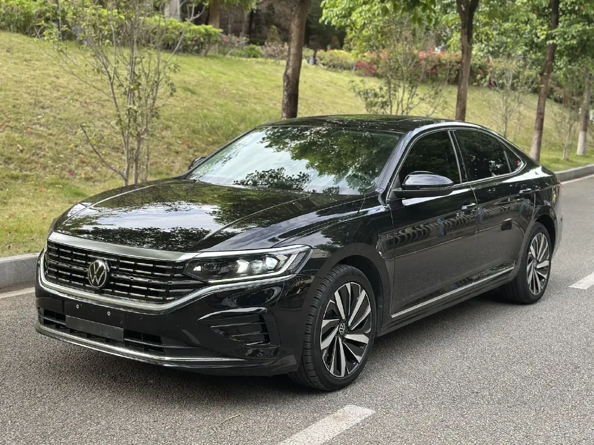 2022 Volkswagen Passat 2.0T 186HP L4 7DCT