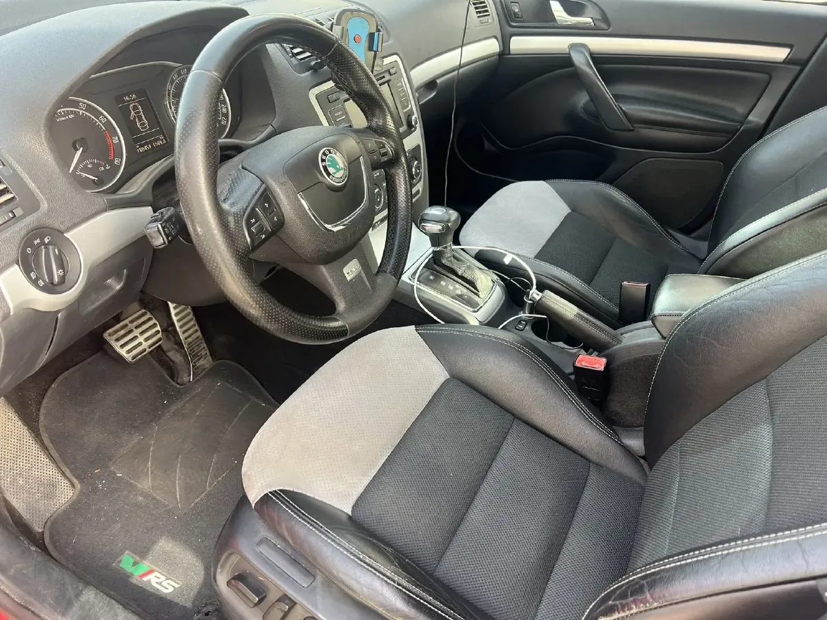 2010 Skoda Octavia 2.0T 200HP L4 6DCT,autocango,china used car exporter,china ev exporter,chinese used car exporter,chinese used ev exporter