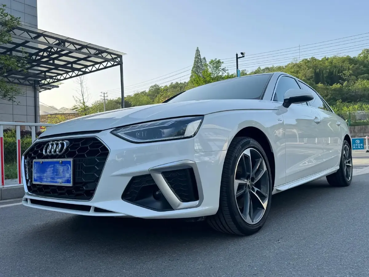 2023 Audi A4L 2.0T 190HP L4 7DCT