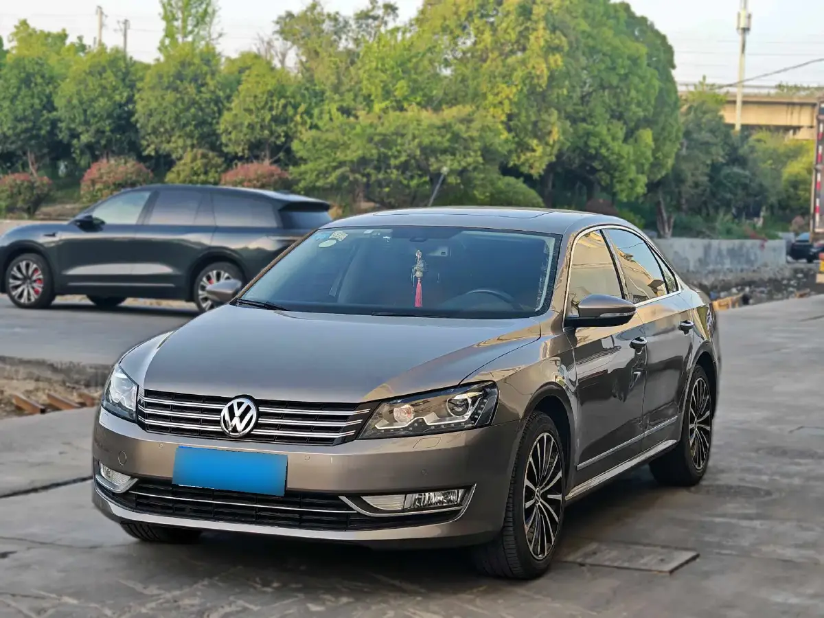 2015 Volkswagen Passat 1.8T 160HP L4 7DCT