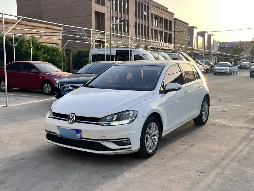 2011 Volkswagen Golf 1.6L 105HP L4 5MT