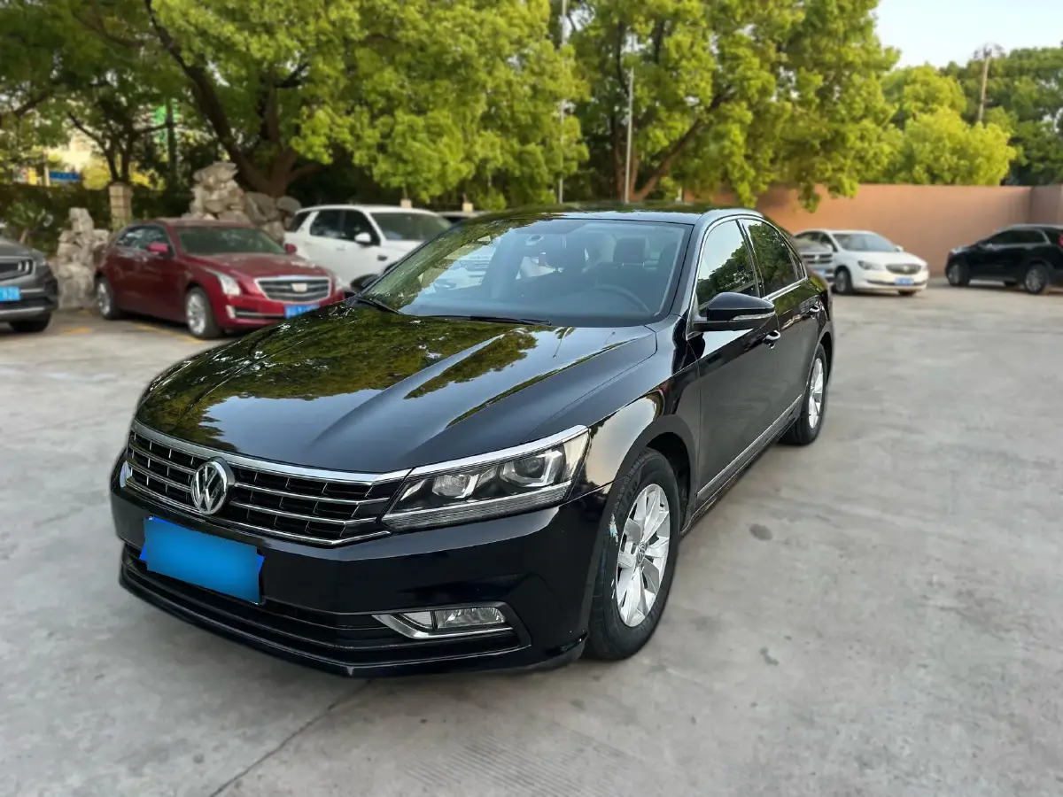 2015 Volkswagen Passat 1.8T 160HP L4 7DCT