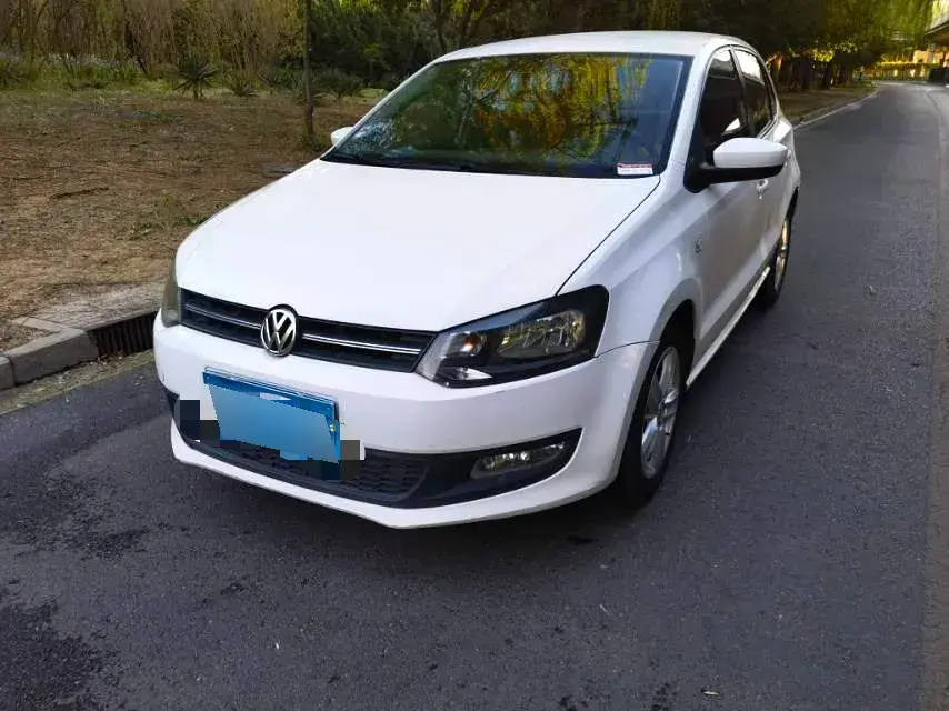 2011 Volkswagen Polo 1.4L 86HP L4 6AT