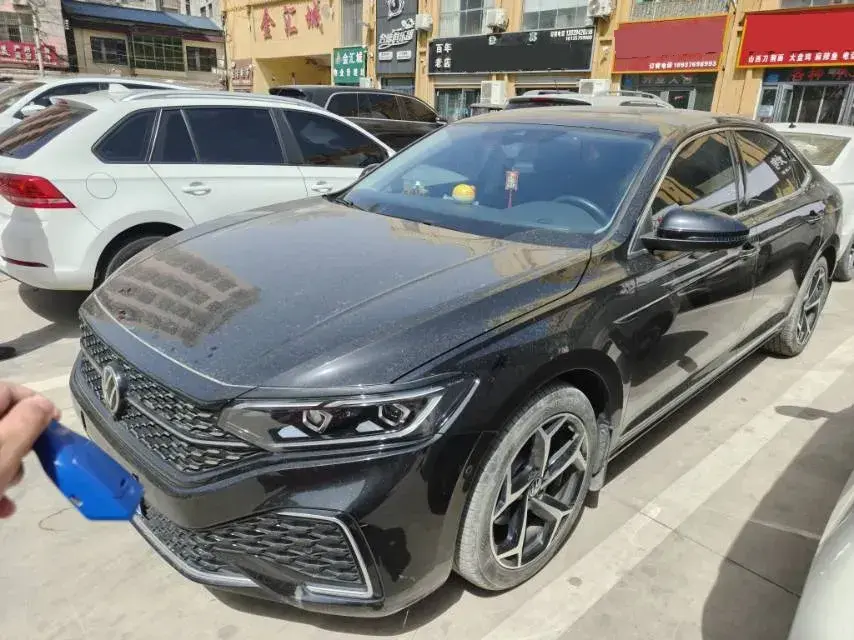 2023 Volkswagen Passat 2.0T 186HP L4 7DCT