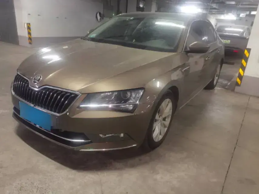 2018 Skoda Superb 1.8T 180HP L4 7DCT