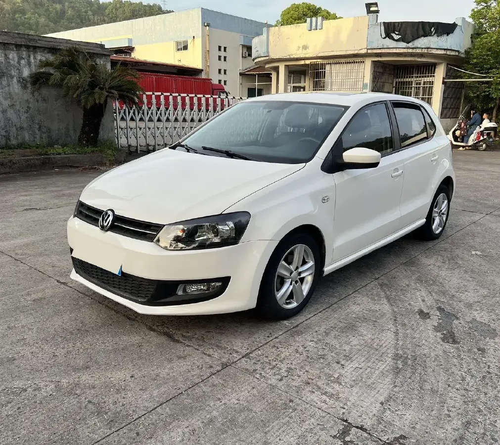 2011 Volkswagen Polo 1.4L 86HP L4 6AT