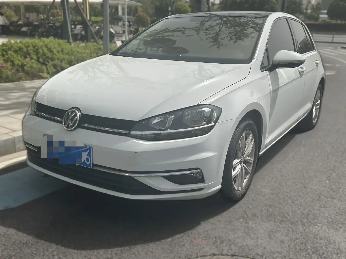 2011 Volkswagen Golf 1.6L 105HP L4 5MT
