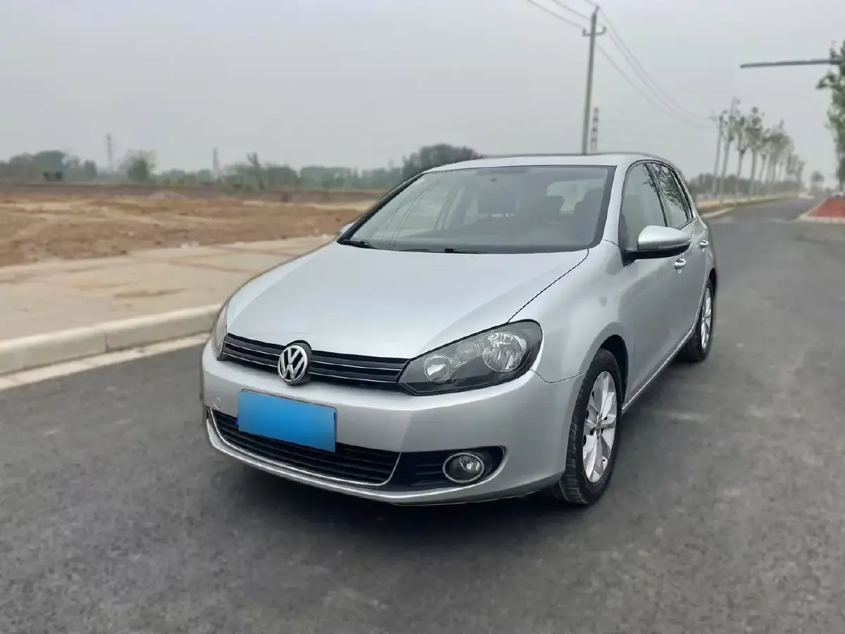 2011 Volkswagen Golf 1.6L 105HP L4 5MT