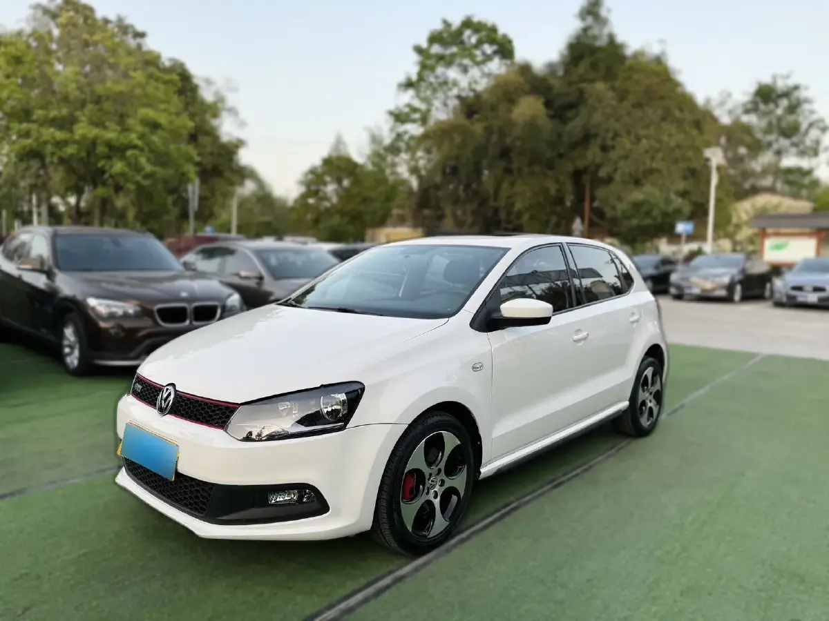 2012 Volkswagen Polo 1.4T 131HP L4 7DCT