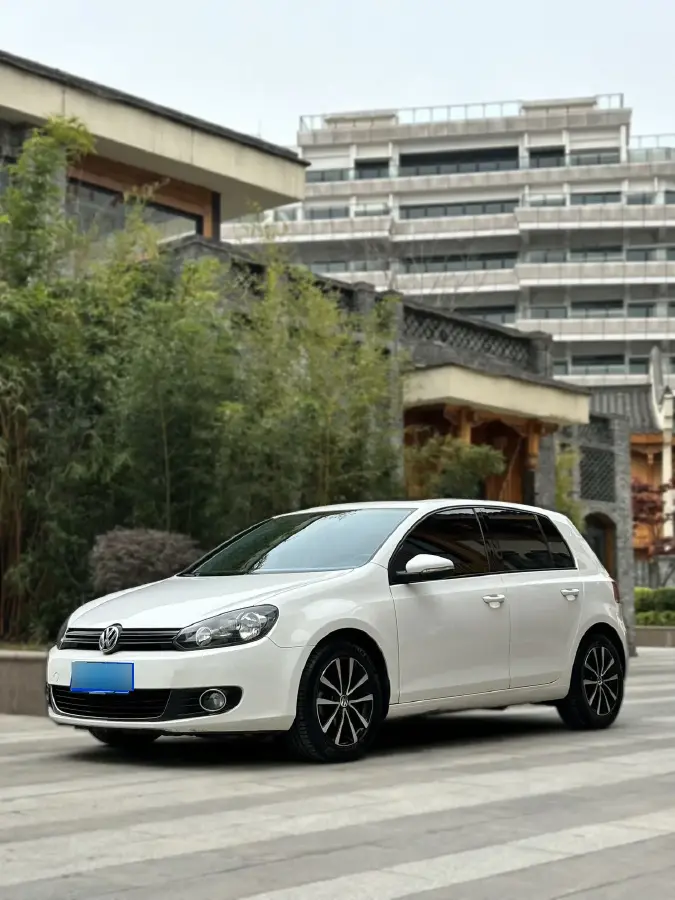 2012 Volkswagen Golf 1.4T 160HP L4 7DCT