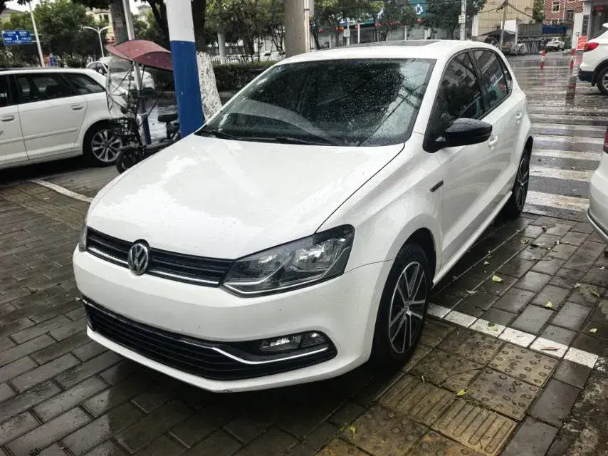 2014 Volkswagen Polo 1.6L 110HP L4 6AT