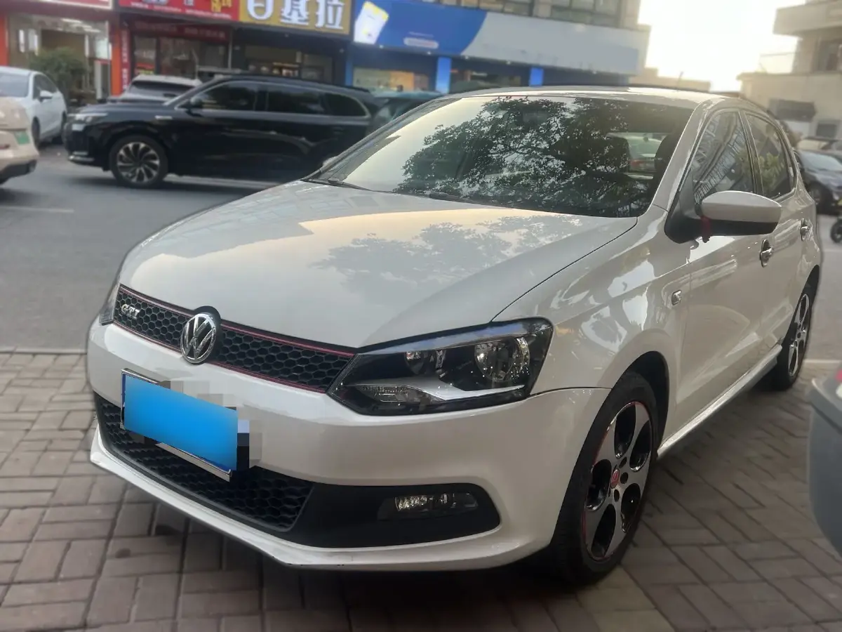 2012 Volkswagen Polo 1.4T 131HP L4 7DCT