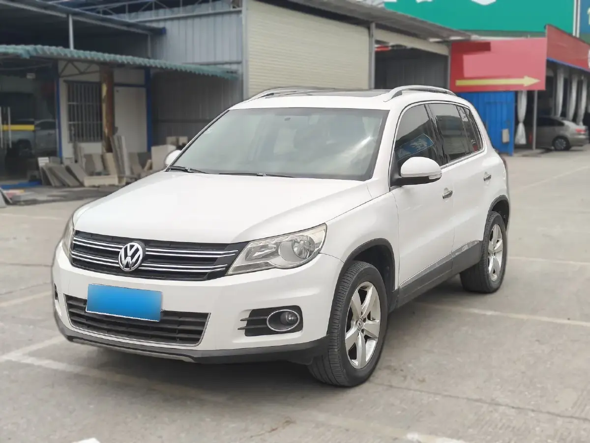 2010 Volkswagen Tiguan 2.0T 200HP L4 6AT