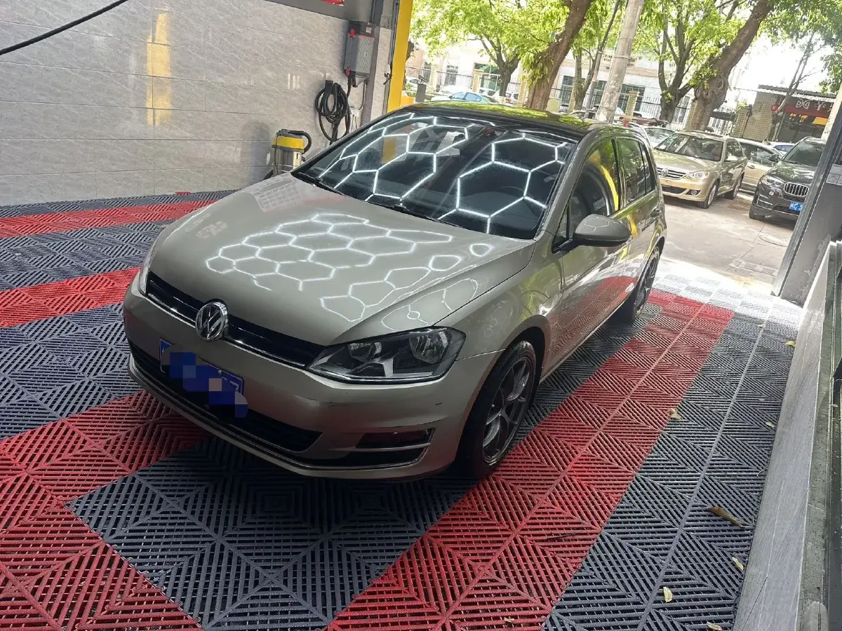 2011 Volkswagen Golf 1.6L 105HP L4 5MT