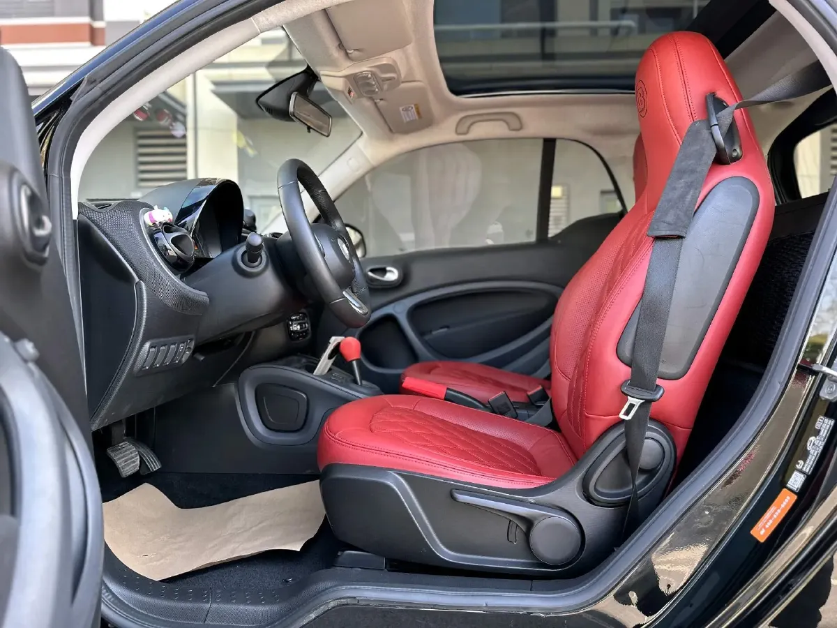 2019 Smart smart fortwo 0.9T 90HP L3 6DCT,autocango,china used car exporter,china ev exporter,chinese used car exporter,chinese used ev exporter