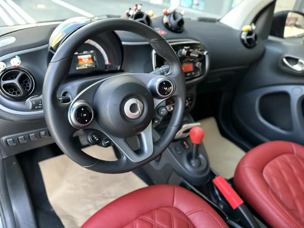 2019 Smart smart fortwo 0.9T 90HP L3 6DCT,autocango,china used car exporter,china ev exporter,chinese used car exporter,chinese used ev exporter