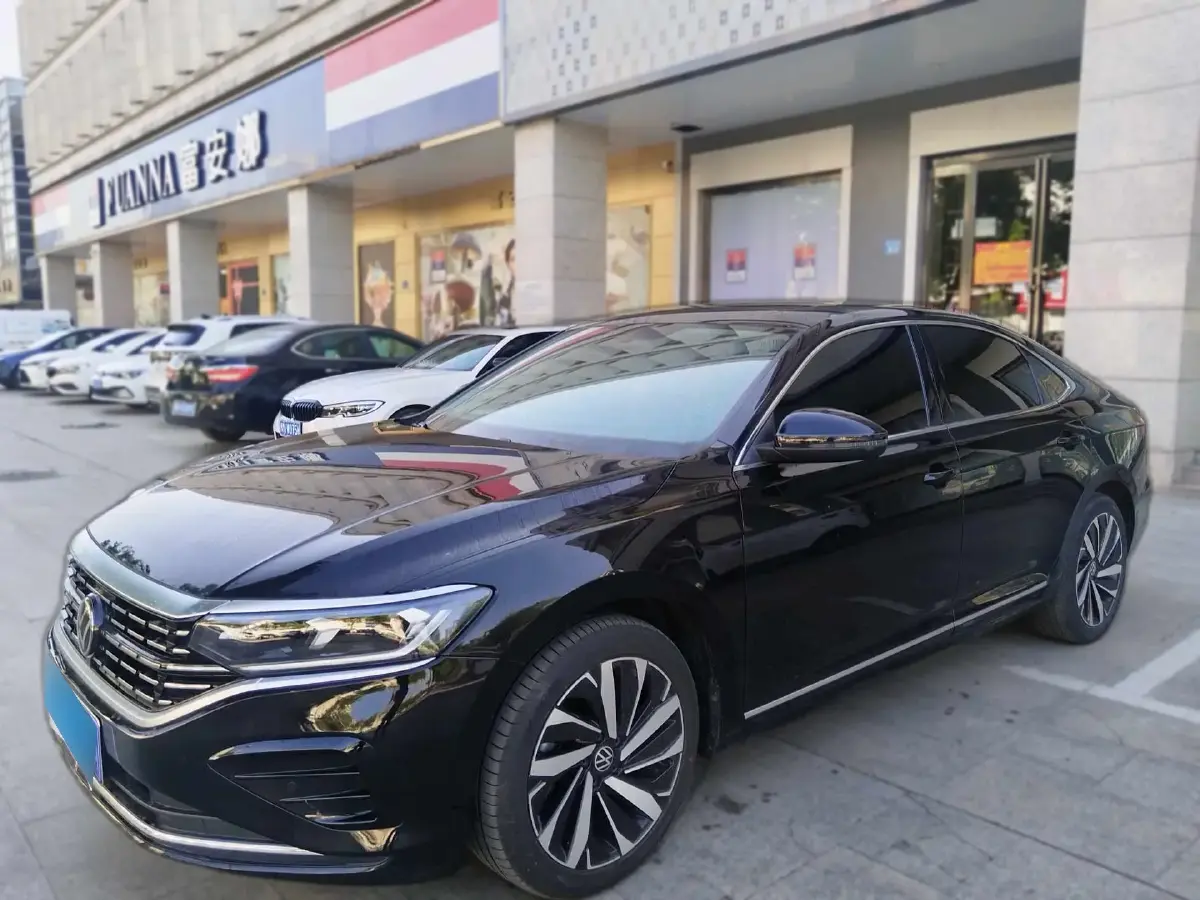 2023 Volkswagen Passat 2.0T 186HP L4 7DCT