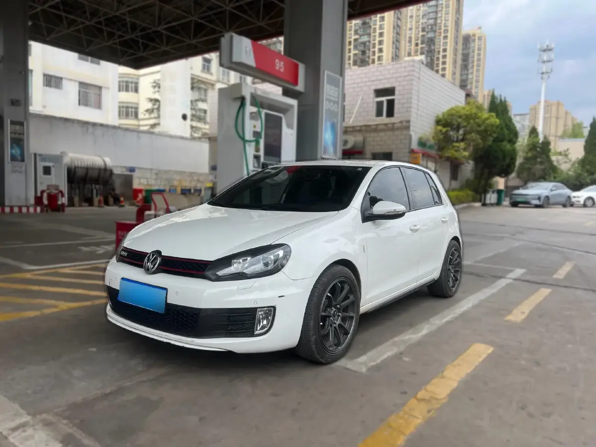 2012 Volkswagen GolfGTI 2.0T 200HP L4 6DCT