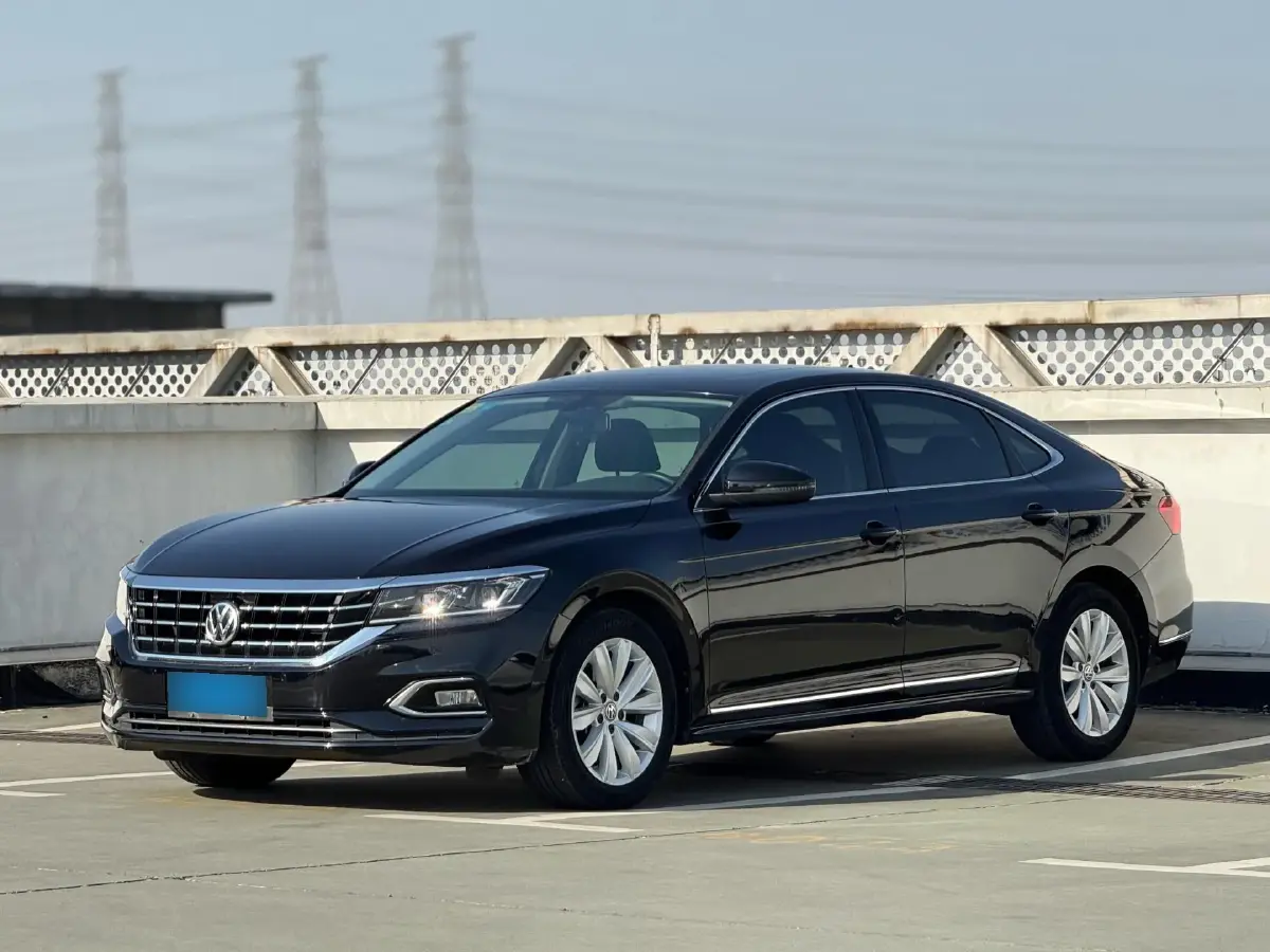 2019 Volkswagen Passat 2.0T 186HP L4 7DCT