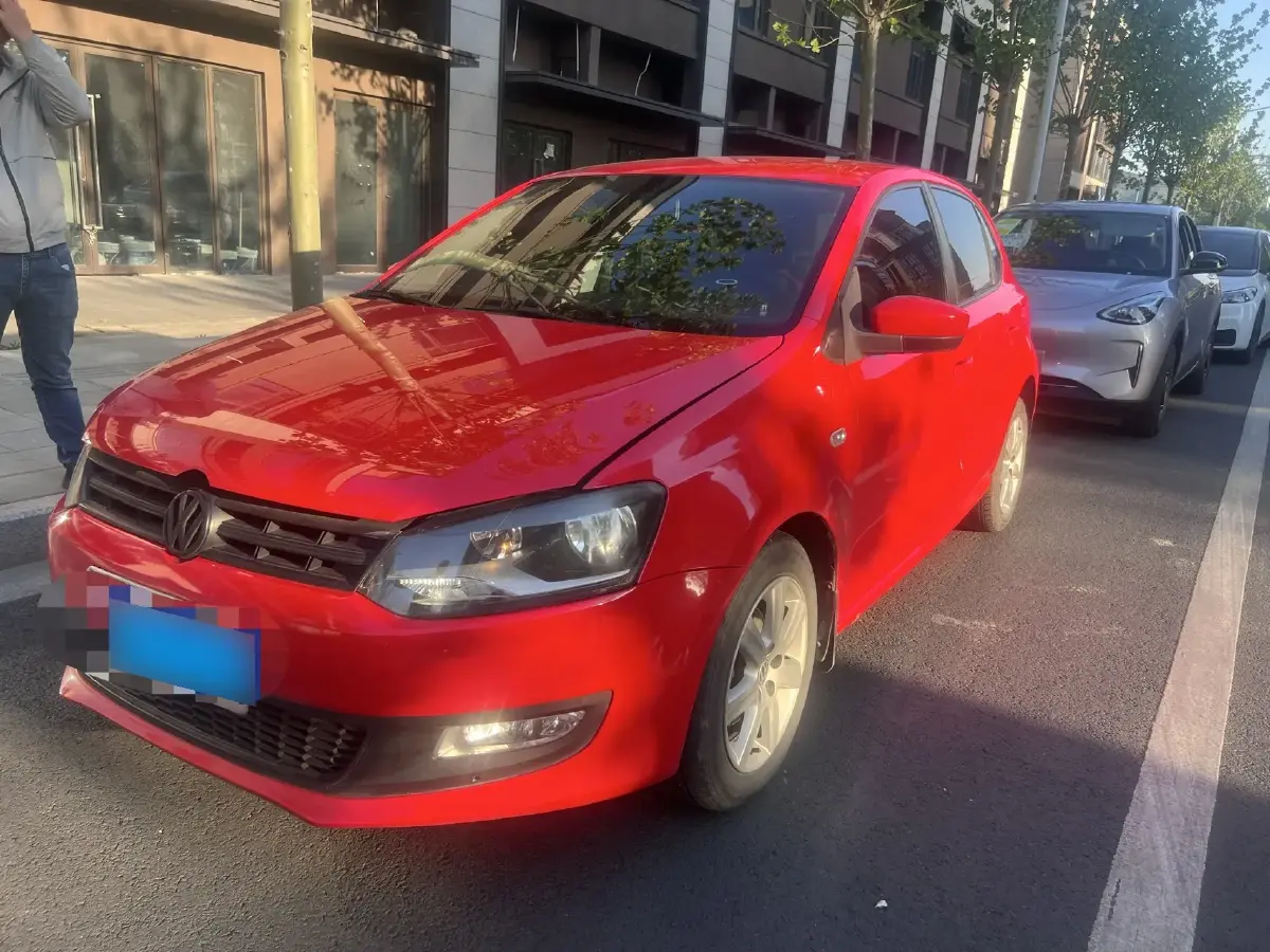 2013 Volkswagen Polo 1.4L 86HP L4 5MT