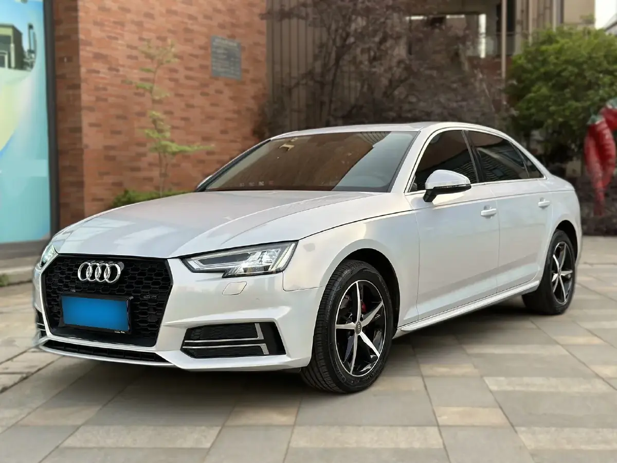 2017 Audi A4L 2.0T 190HP L4 7DCT