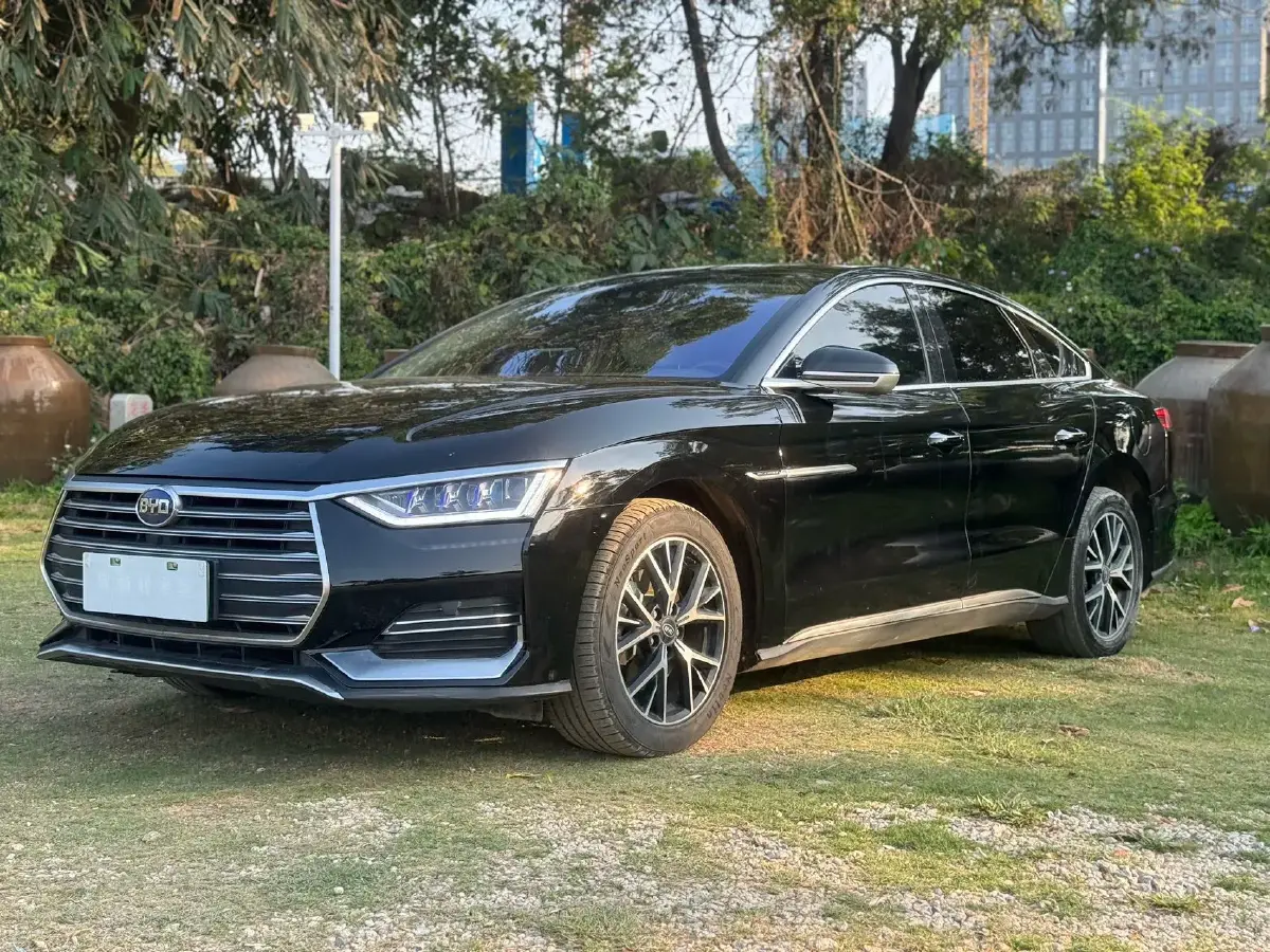 2022 BYD e9 BEV 63.36KWH