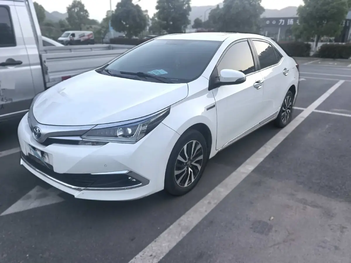 2018 Toyota Corolla 1.8L 99HP L4 E-CVT Hybrid