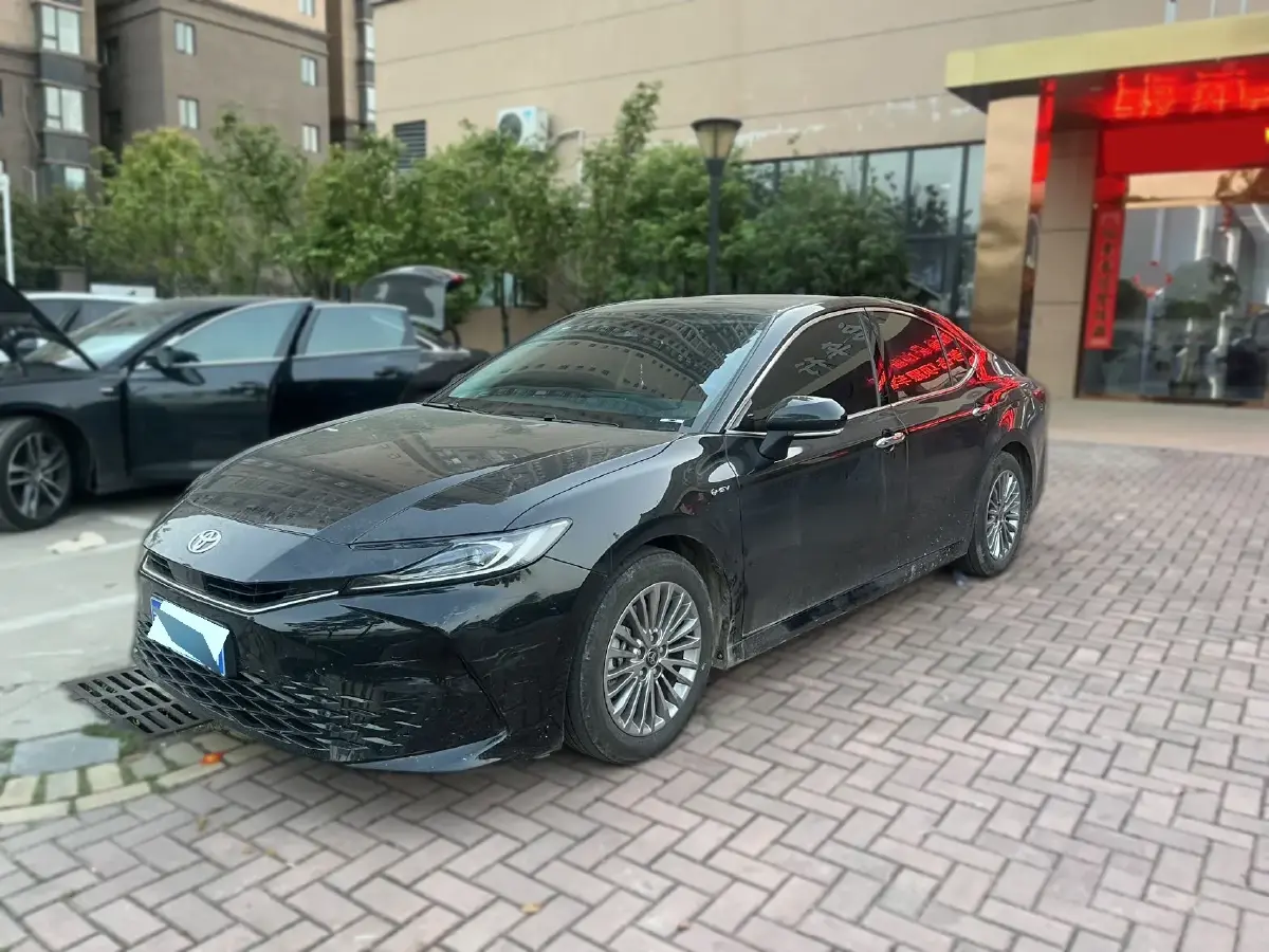 2024 Toyota Camry 2.0L 152HP L4 E-CVT Hybrid