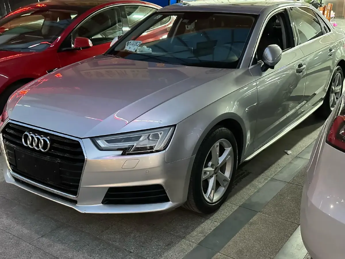 2017 Audi A4L 2.0T 190HP L4 7DCT