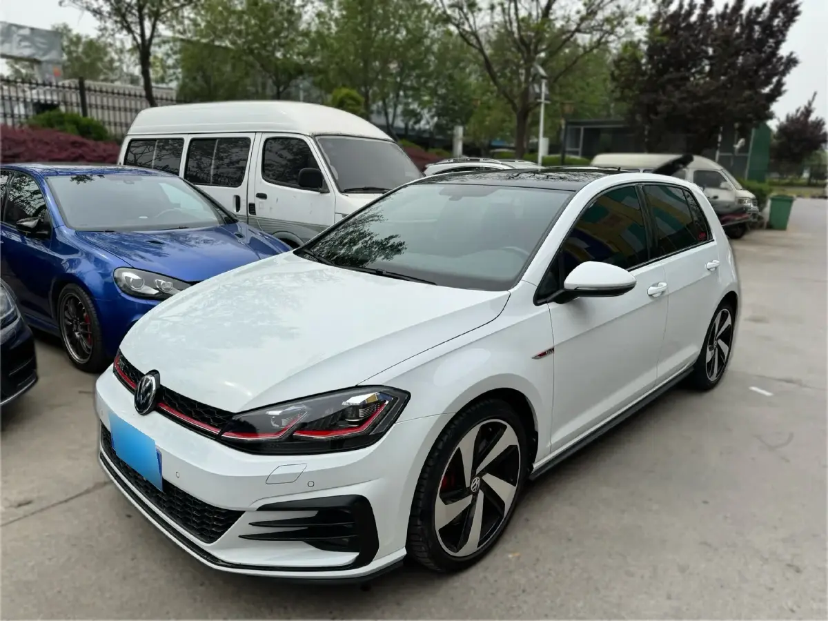 2018 Volkswagen GolfGTI 2.0T 220HP L4 7DCT