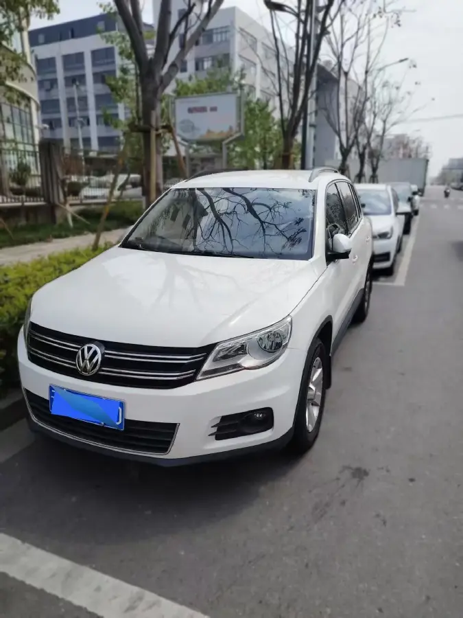 2012 Volkswagen Tiguan 1.8T 160HP L4 6AT