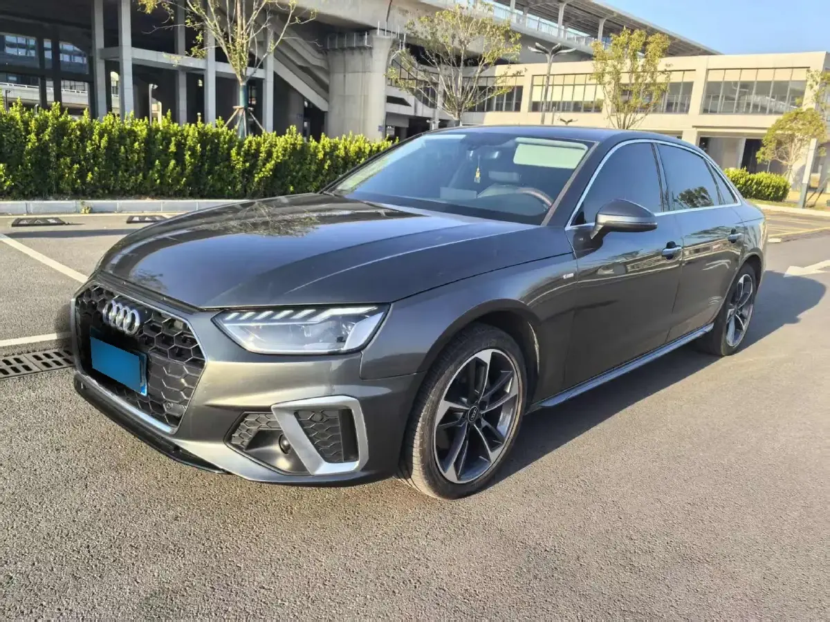 2023 Audi A4L 2.0T 190HP L4 7DCT