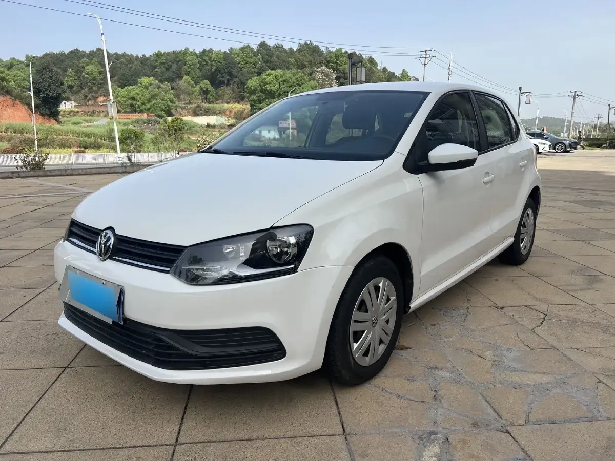2016 Volkswagen Polo 1.4L 90HP L4 6AT