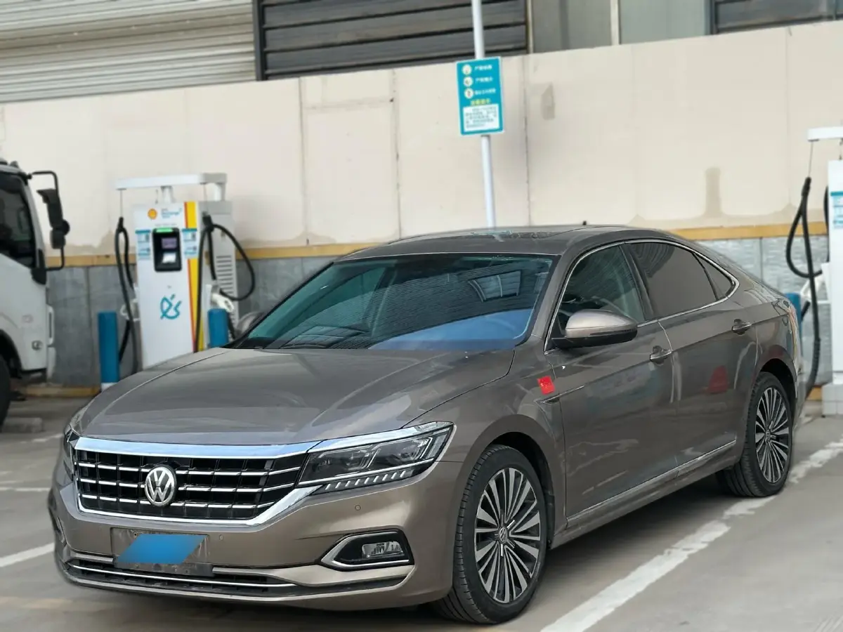 2020 Volkswagen Passat 2.0T 186HP L4 7DCT