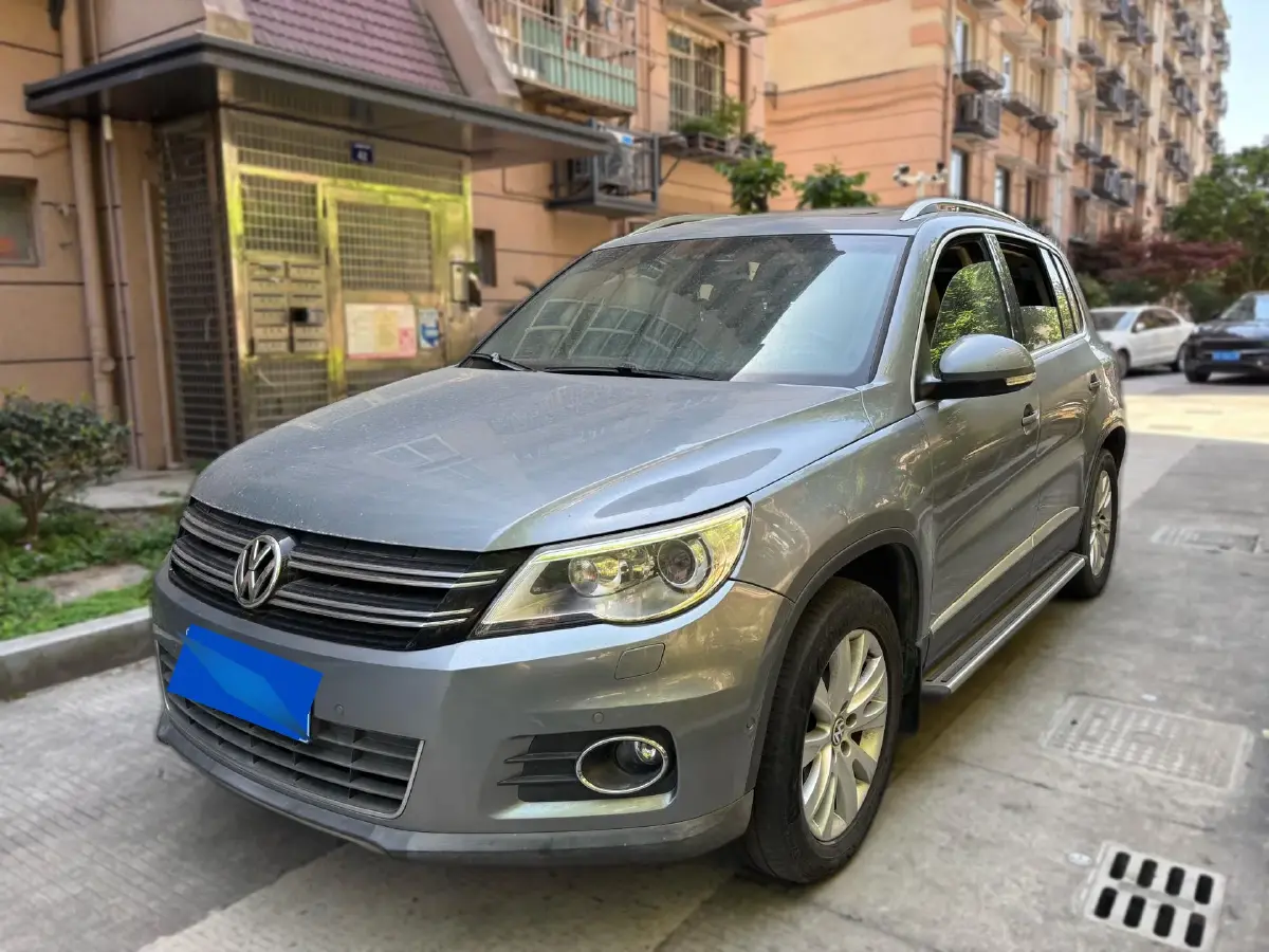 2010 Volkswagen Tiguan 2.0T 200HP L4 6AT