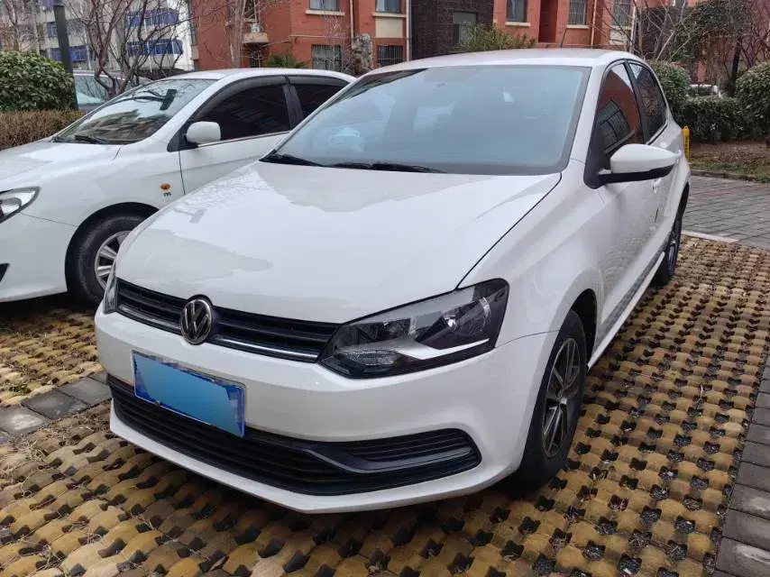 2016 Volkswagen Polo 1.4L 90HP L4 6AT