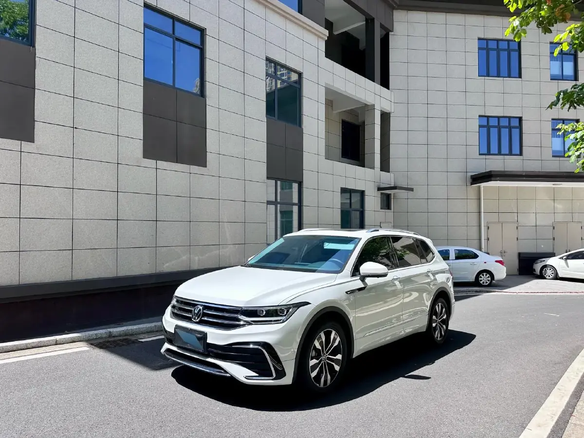 2024 Volkswagen Tiguan L 2.0T 186HP L4 7DCT