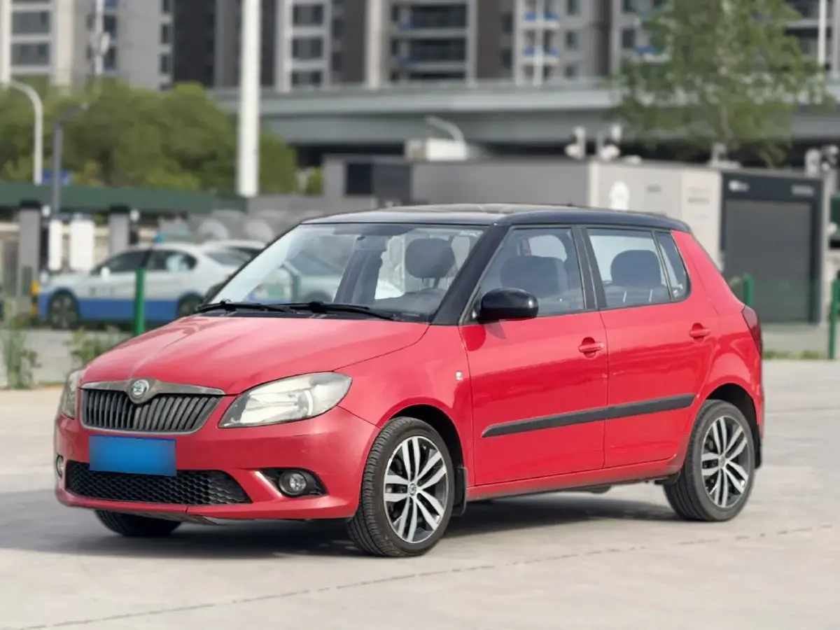 2012 Skoda Fabia 1.6L 105HP L4 5MT