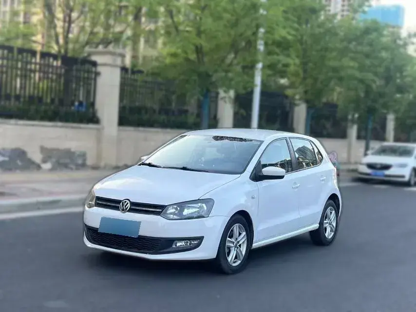 2011 Volkswagen Polo 1.4L 86HP L4 6AT