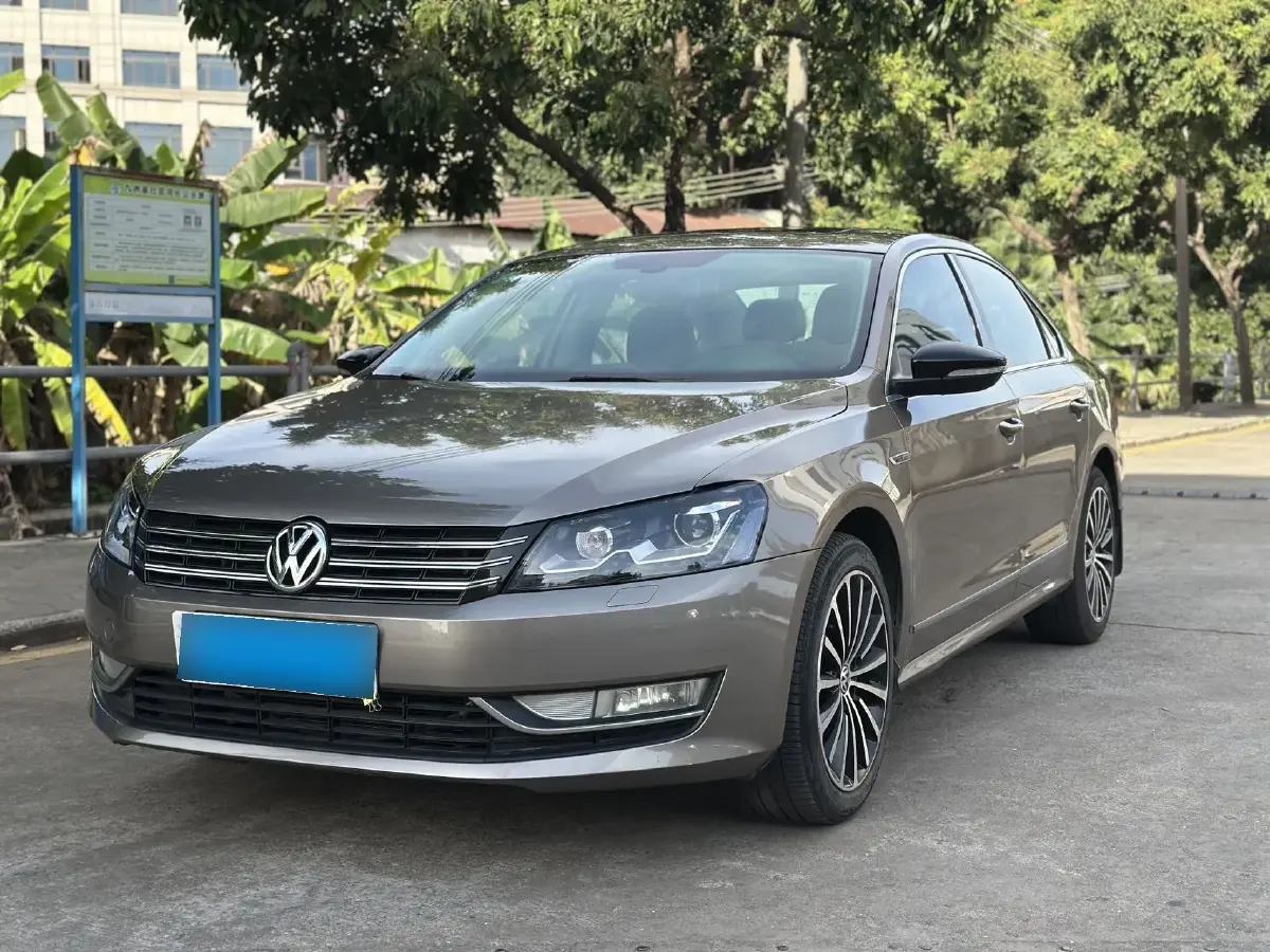 2014 Volkswagen Passat 1.8T 160HP L4 7DCT