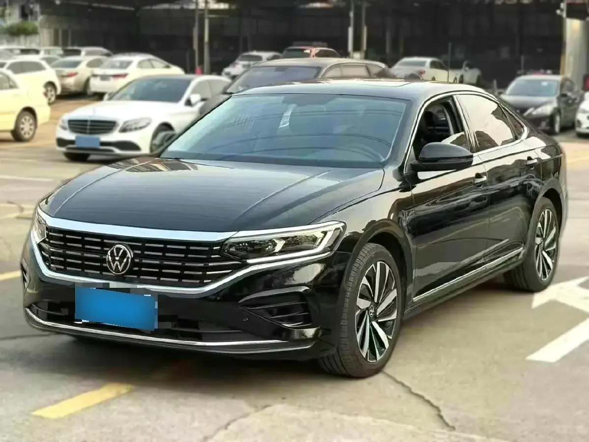 2023 Volkswagen Passat 2.0T 186HP L4 7DCT