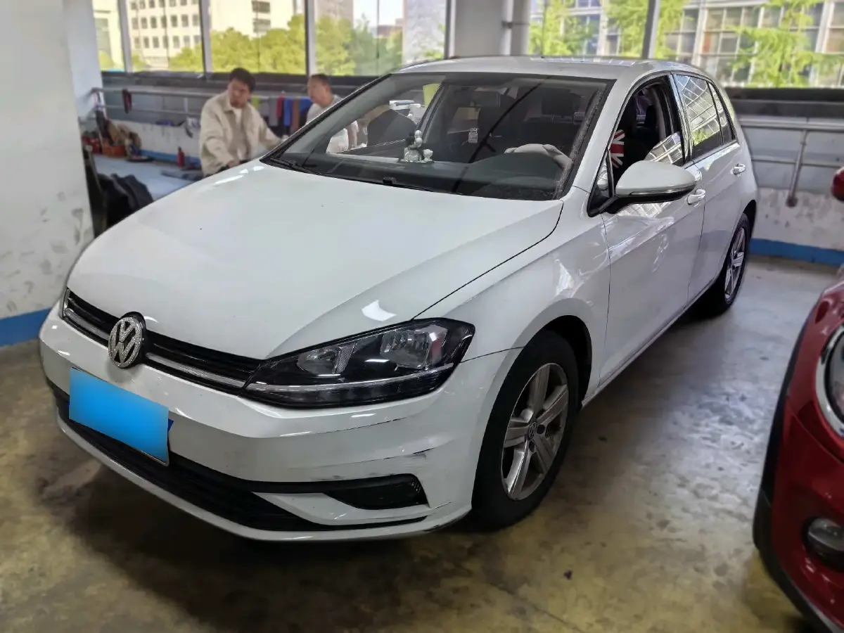 2010 Volkswagen Golf 1.6L 105HP L4 5MT