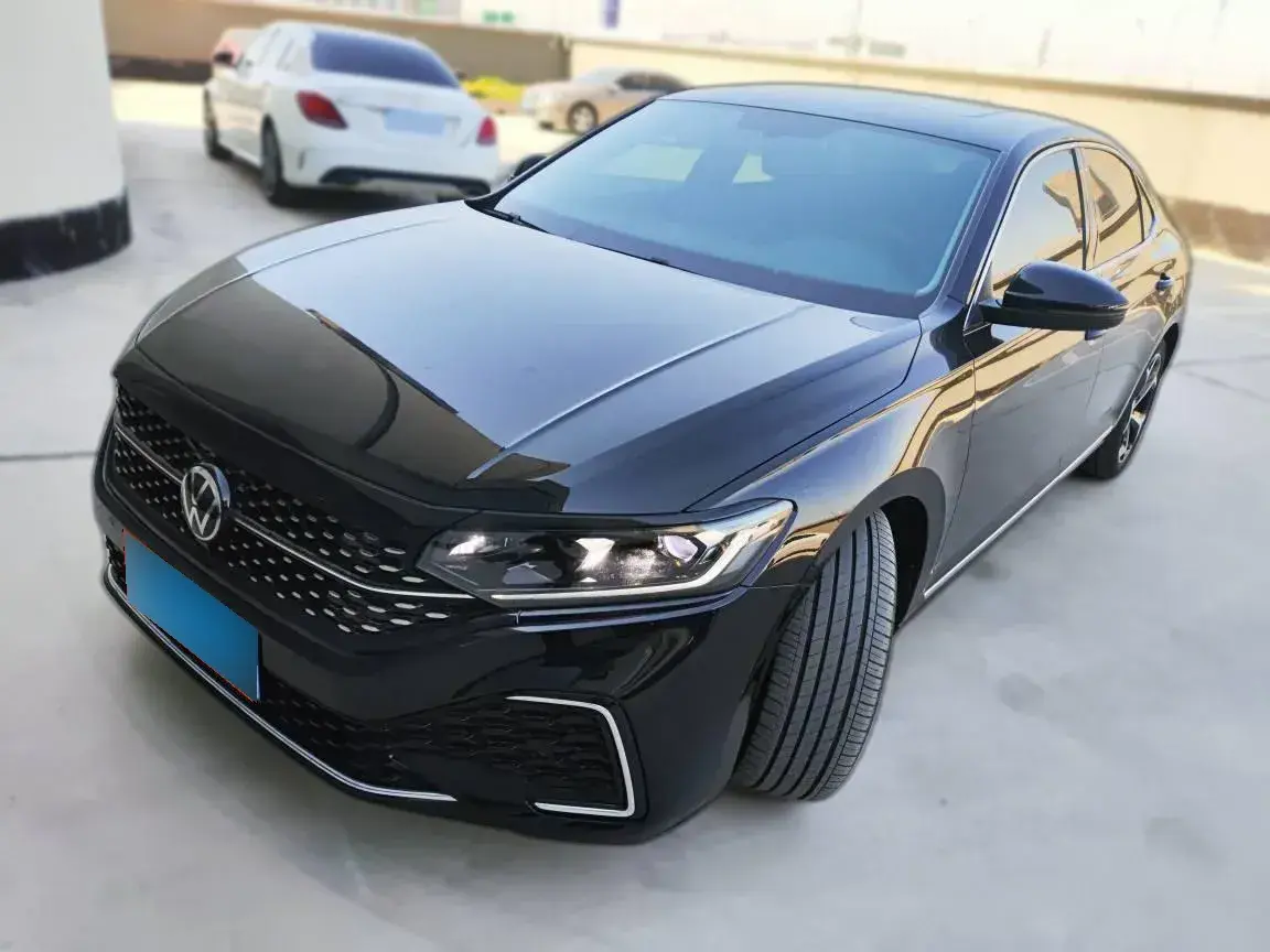 2023 Volkswagen Passat 2.0T 186HP L4 7DCT